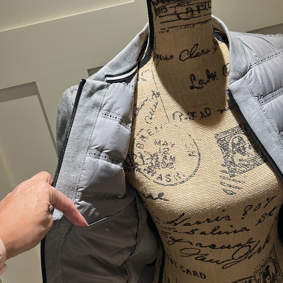 Cropped ladies Nike jacket. Size medium. Two internal and two external pockets. - Picture 5 of 6